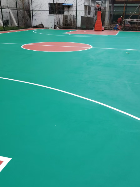 太仆寺 球场长期使用易出现地面开裂